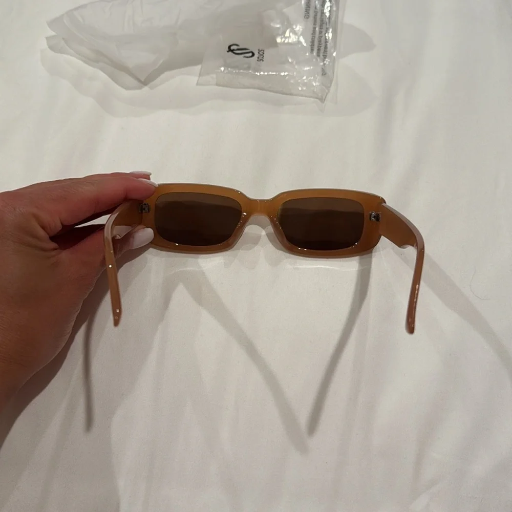 Amazon sunglasses color